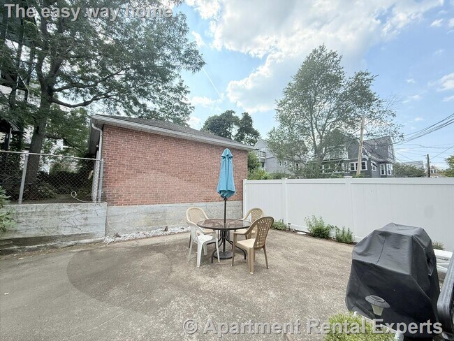 Building Photo - 186 Powder House Blvd