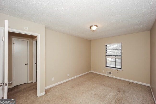 Building Photo - 284 Independence Dr