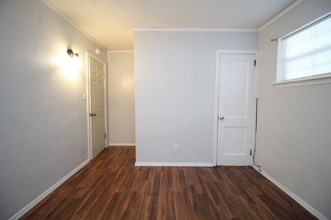 Building Photo - 3BR/2BA Home with Bonus Room & Fenced Yard...