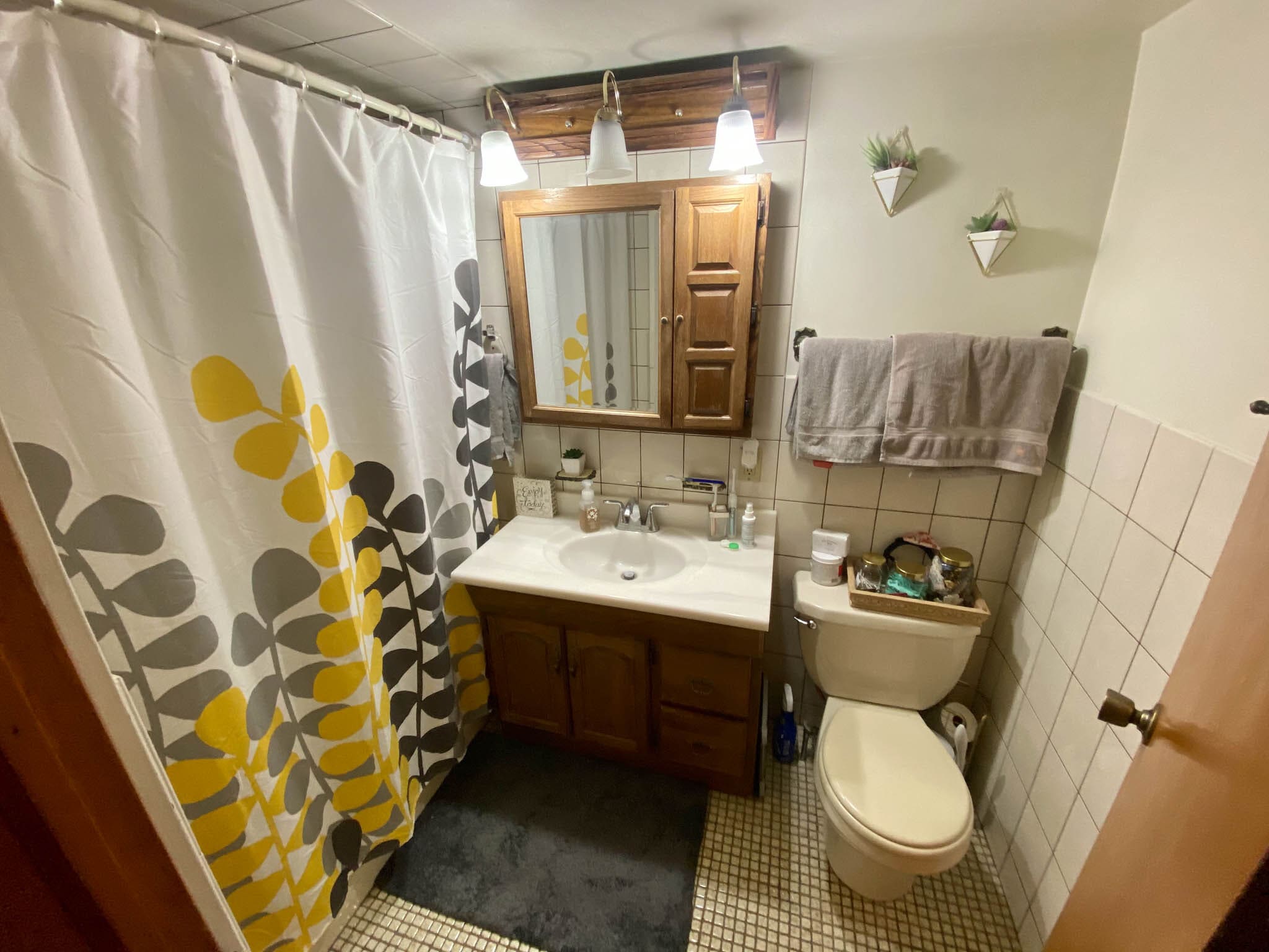 Bathroom - 5517 Claybourne St