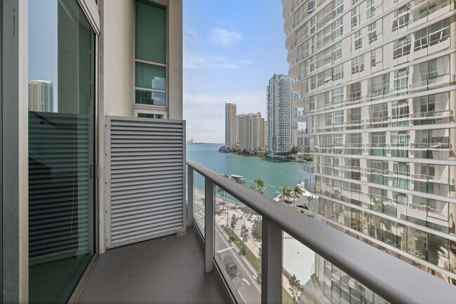 Building Photo - 300 S Biscayne Blvd