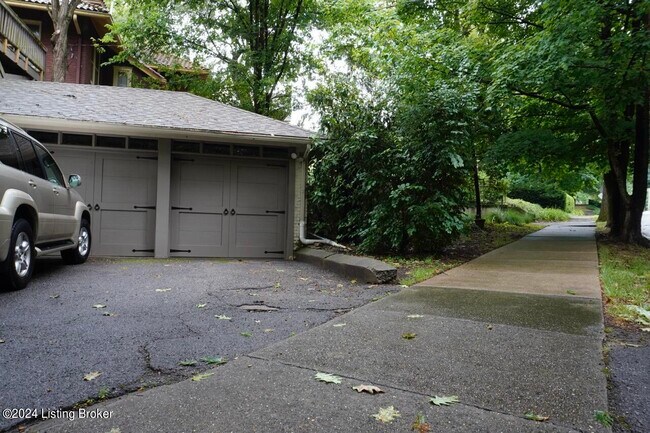 Building Photo - 2541 Cherokee Pkwy