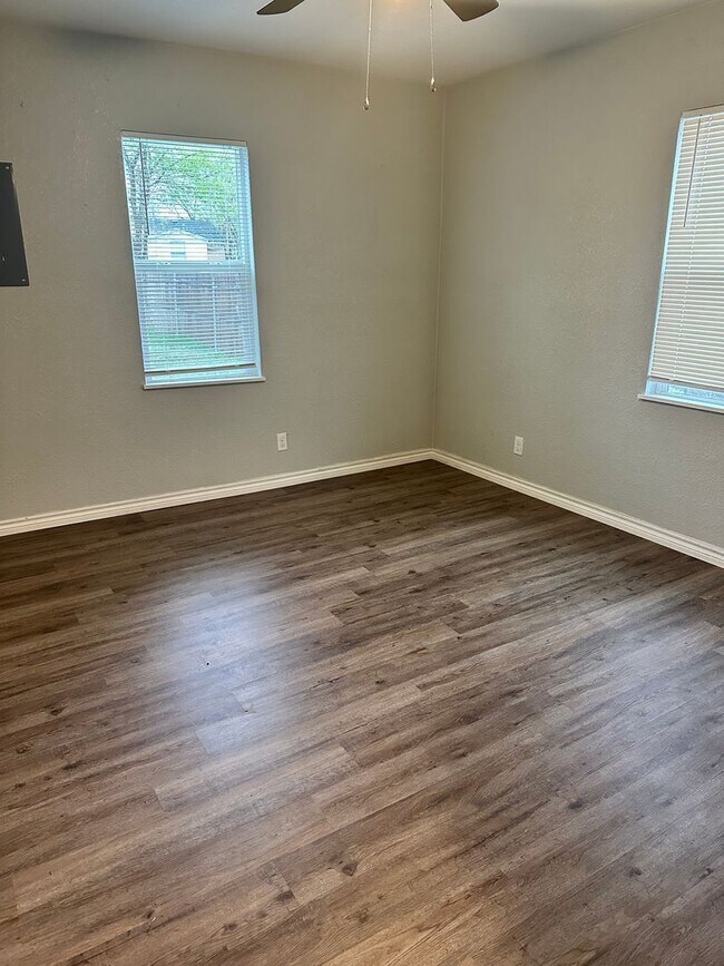 Building Photo - Great Home Located in the Lawton Heights Area! Pets Negotiable with Owner Approval!