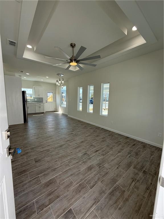 Building Photo - 11 N 56th Ln