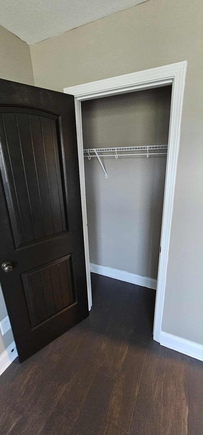Building Photo - 708 Banister Dr