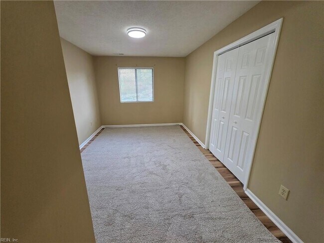 Building Photo - 4003 Governors Square