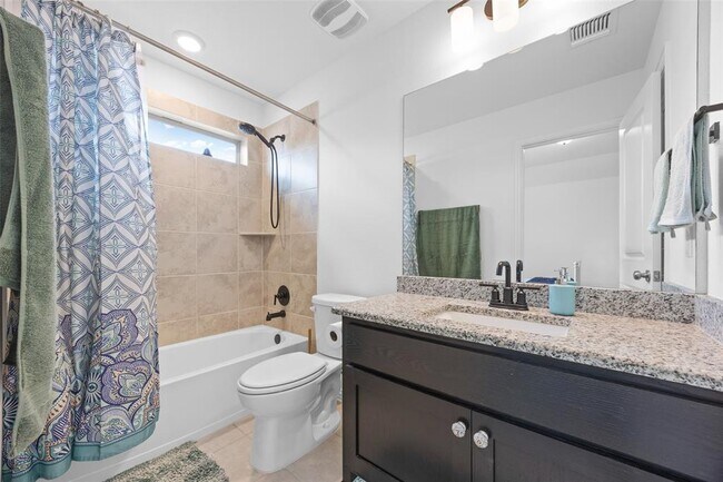 Building Photo - 303 Eagle Ford Dr