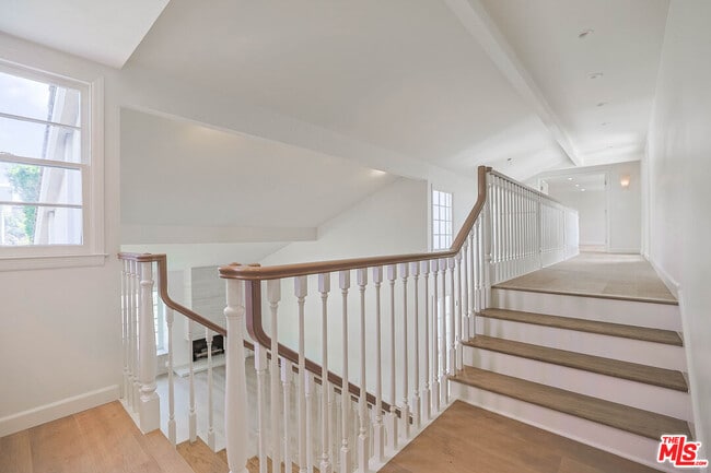 Building Photo - 2627 Wallingford Dr