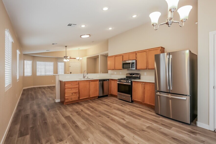 Building Photo - 4929 Whispering Spring Ave