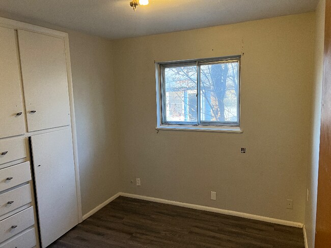 Building Photo - 2024 S Johnstone Pl