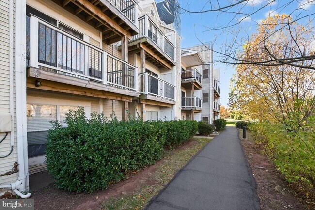 Building Photo - 44084 Natalie Terrace