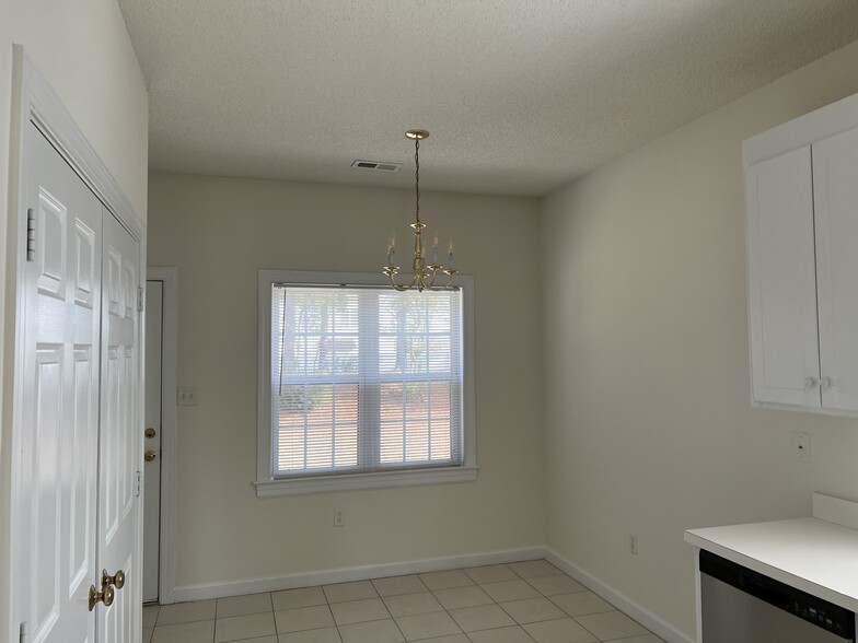 Dining Area - 3302 Whitlock Dr N