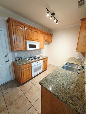 Building Photo - 4231 Towne Lake Ct