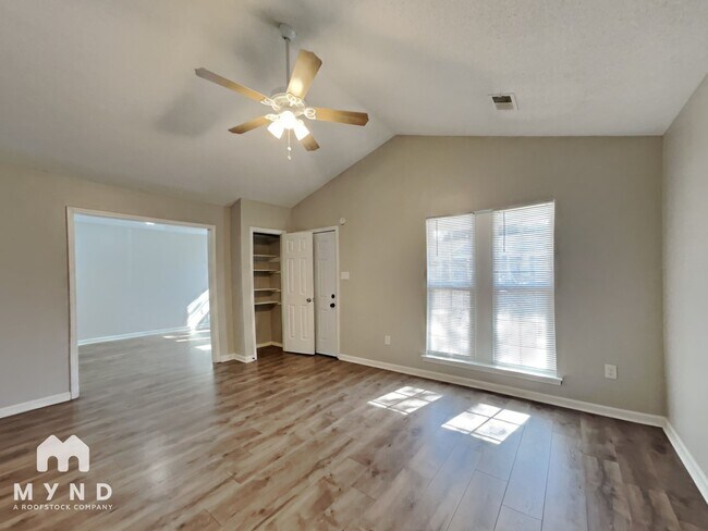 Building Photo - 3422 Laurelwood Dr