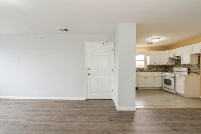 Building Photo - 7 Halleck St