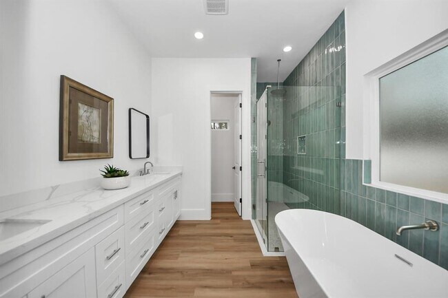 Building Photo - 23855 Creek Wood Dr