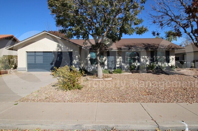 Primary Photo - 470 E Juanita Ave