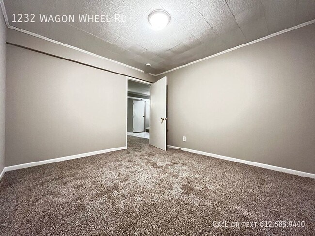 Building Photo - 3 Bed 3 Bath Townhome - 2 Car Attached Gar...