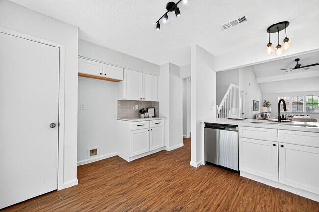 Building Photo - 10726 Buffalo Bend Dr