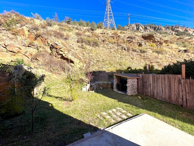 Building Photo - 3316 Riverside Dr