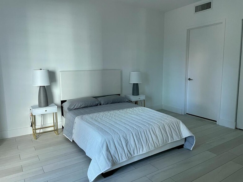 Bedroom - 1100 S Miami Ave