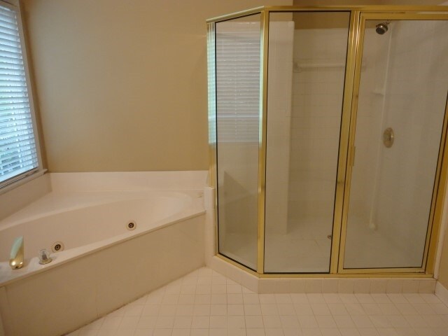 Building Photo - 1034 Chesterfield Place NW