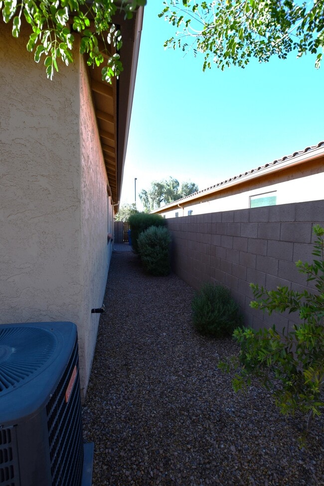 Building Photo - 3106 E Patrick St