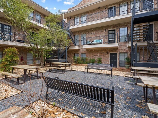 Building Photo - 2801 Rio Grande St