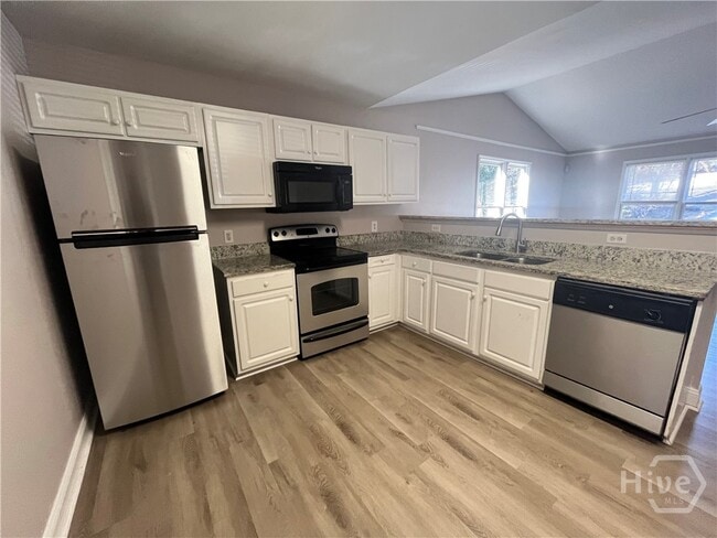 Building Photo - 100 Fair Oaks Dr