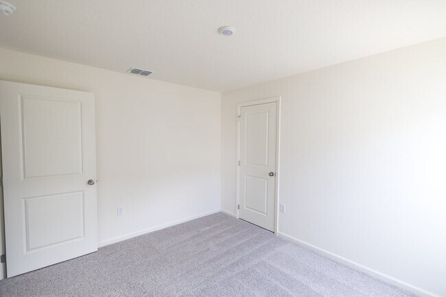 Building Photo - 664 Hillview Lp