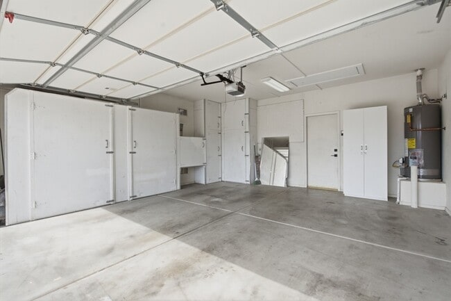 Building Photo - 851 S Fern Ct