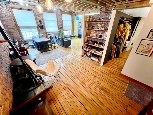 Building Photo - 711 S Dearborn St