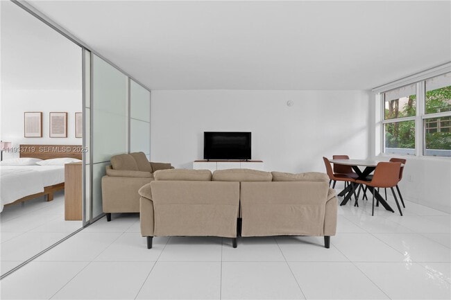 Building Photo - 301 Jefferson Ave