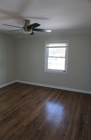Building Photo - 340 Parkview Dr