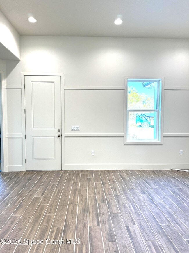 Building Photo - 2841 Edington Dr