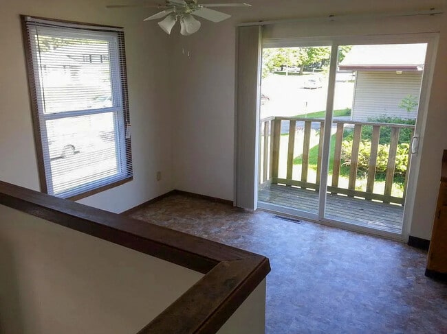 Building Photo - 1301 S Thompson Dr