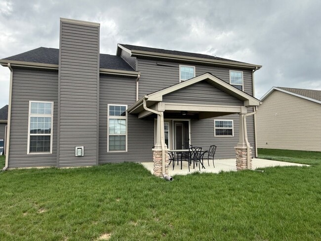 Building Photo - 4 BR WITH OFFICE