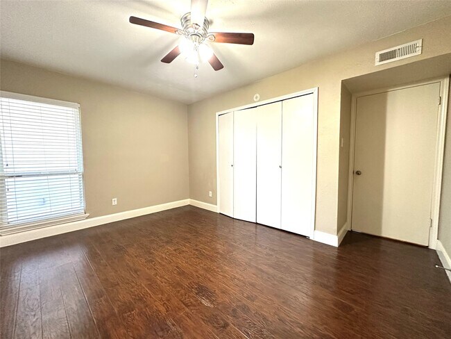 Building Photo - 423 Lee Dr