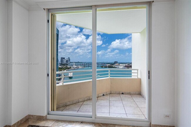 Building Photo - 888 Brickell Key Dr