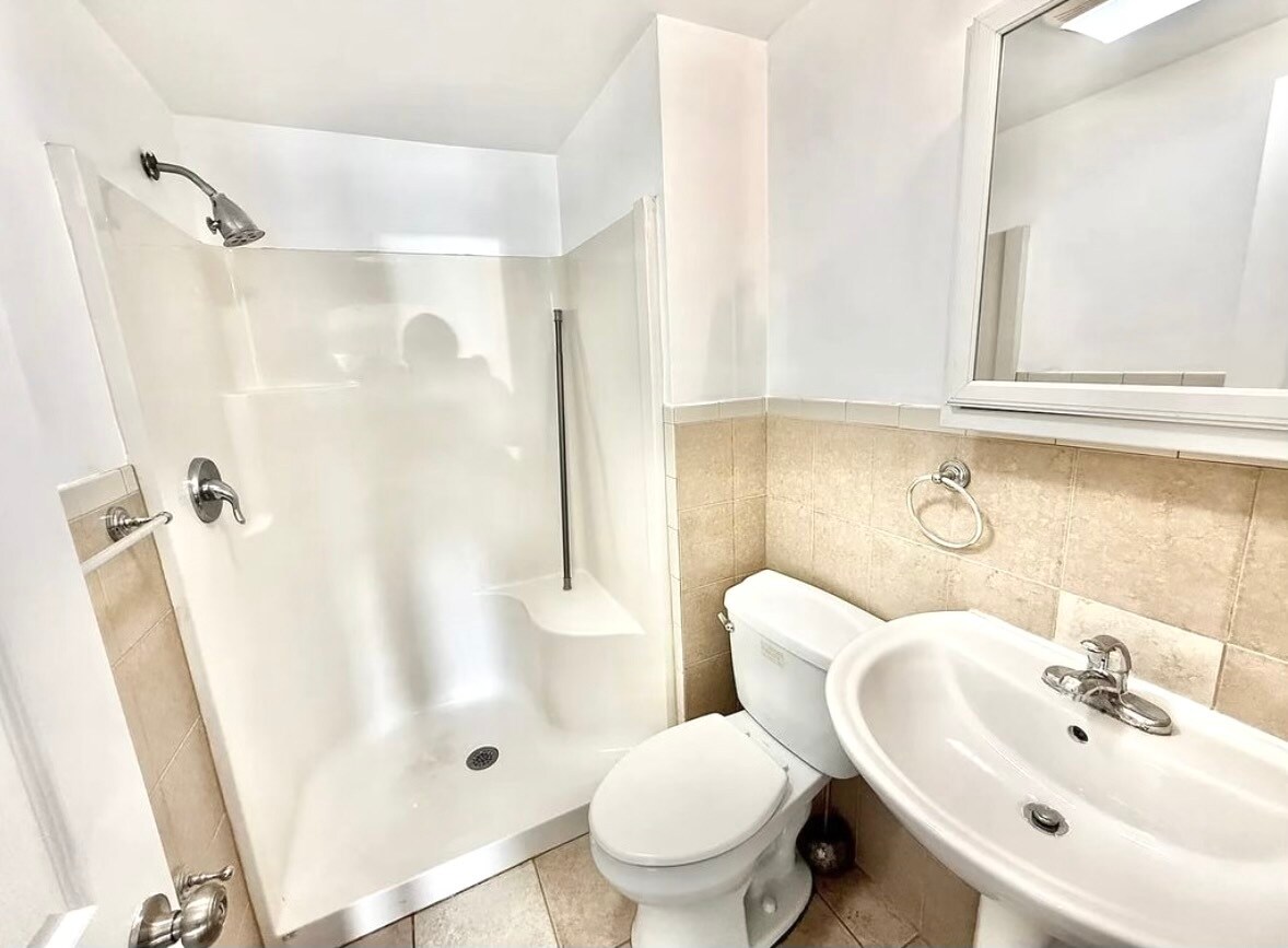 Building Photo - 6 Citadel Ct