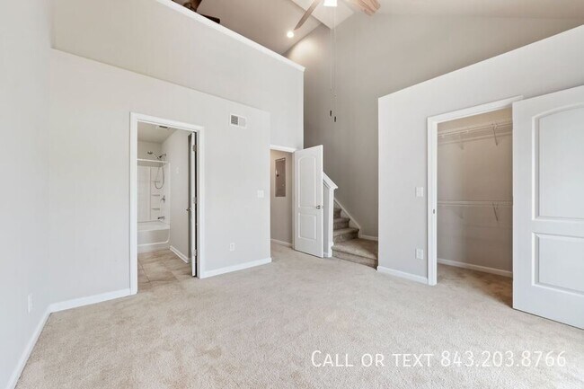 Building Photo - 828 Rue Dr