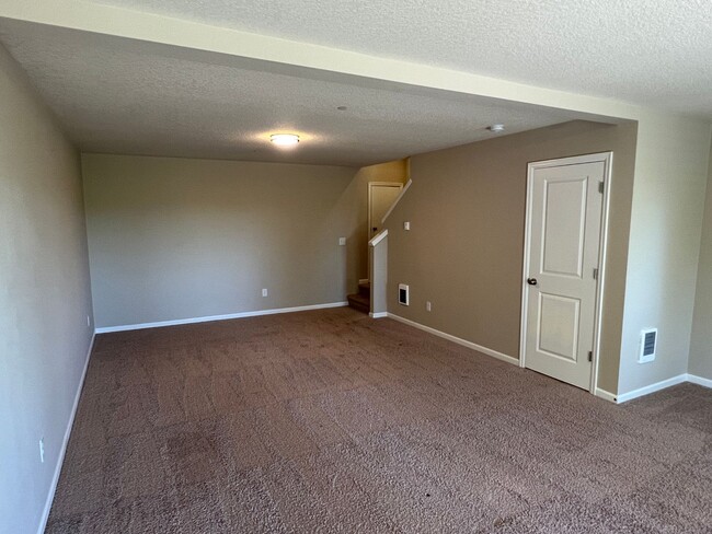 Building Photo - Morningside 3 Bedroom Townhome Happy Vally
