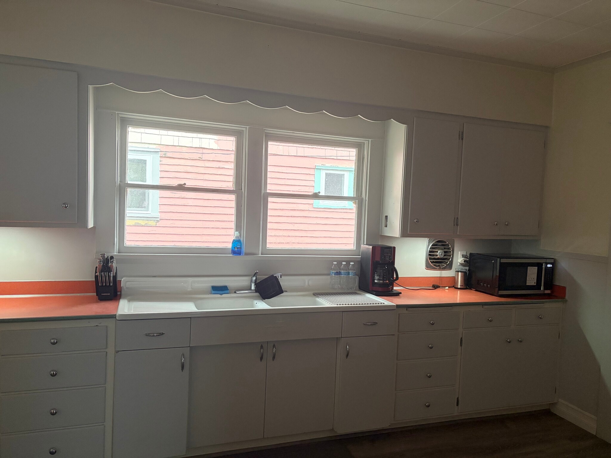 Building Photo - 657 Florence Ave