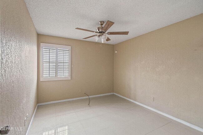 Building Photo - 316 Thunderbird Dr