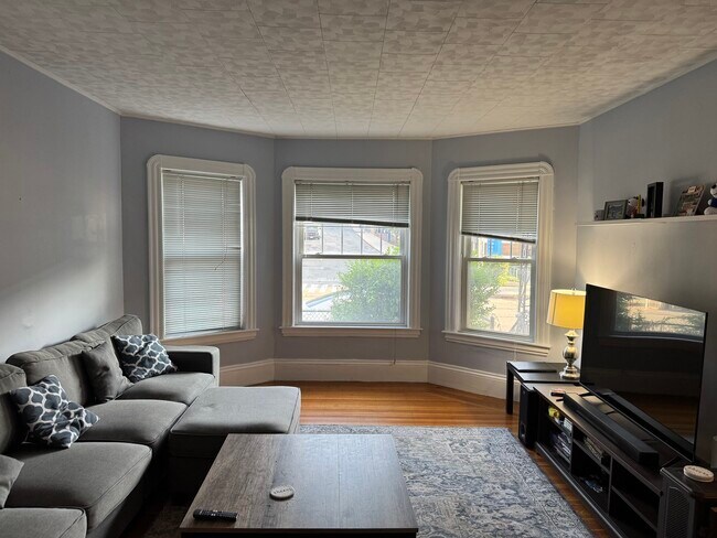 Building Photo - 229 Highland Ave