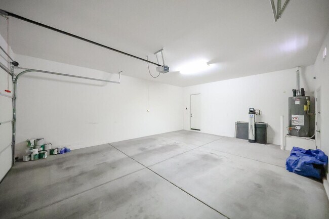 Building Photo - 1424 E Pedro Rd