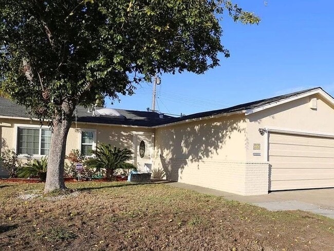 Building Photo - Charming 3-Bed, 2-Bath Home in Santa Clara