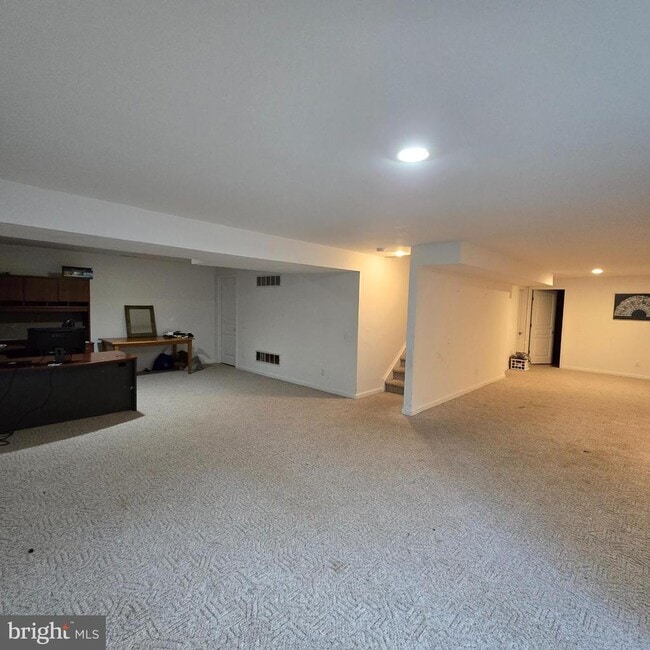Building Photo - 15 Eastwick Dr