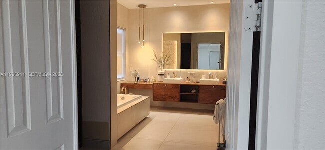 Building Photo - 3870 E Hibiscus St