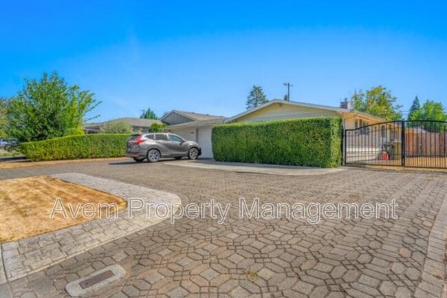 Building Photo - 13688 NW Mill Creek Dr